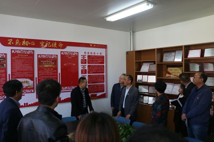 全国“双带头人”书记工作室支部书记周学章介绍工作室建设情况